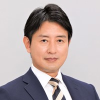 小島　健嗣　氏