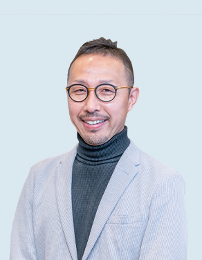 タカコーホールディングス株式会社<br />
元代表取締役社長　早坂 泰山<br />
（現 : 株式会社財智会 代表取締役社長）